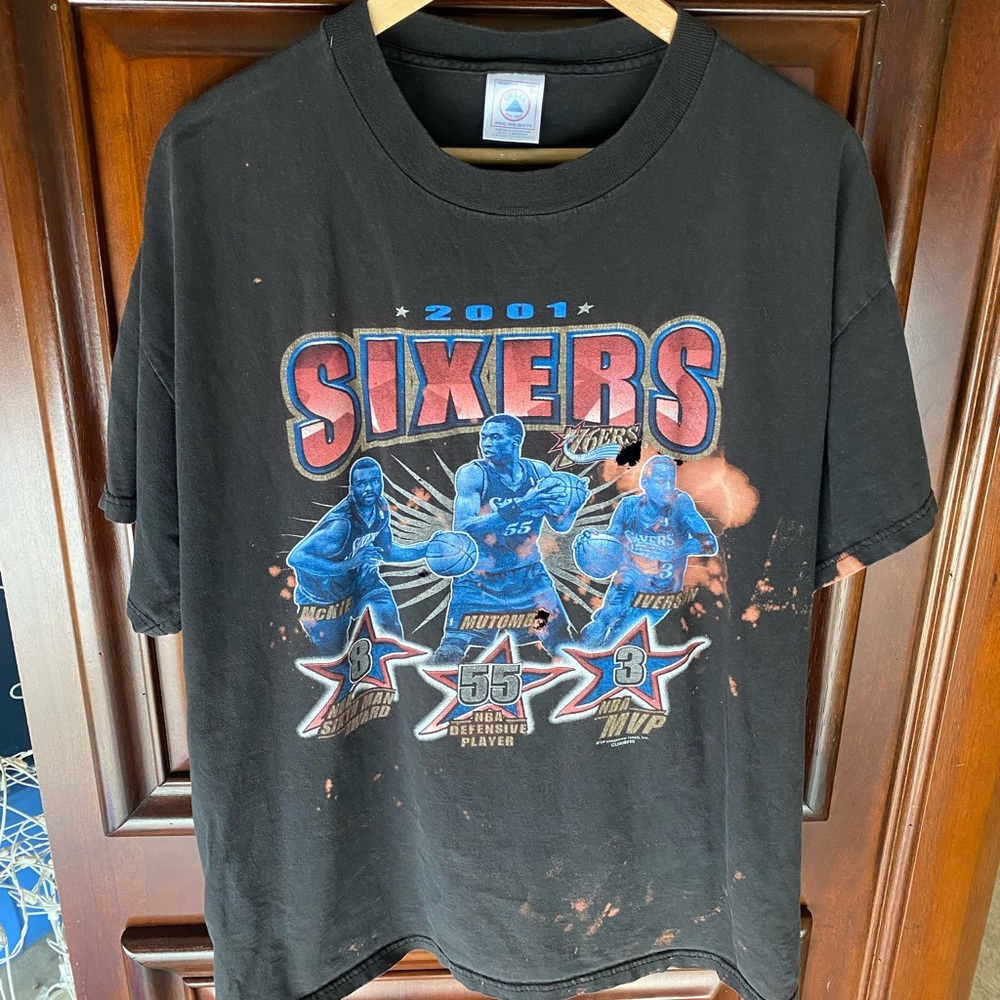 Vintage 2001 NBA Philadelphia 76ers Allen Iverson MVP Finals vs Lakers tee